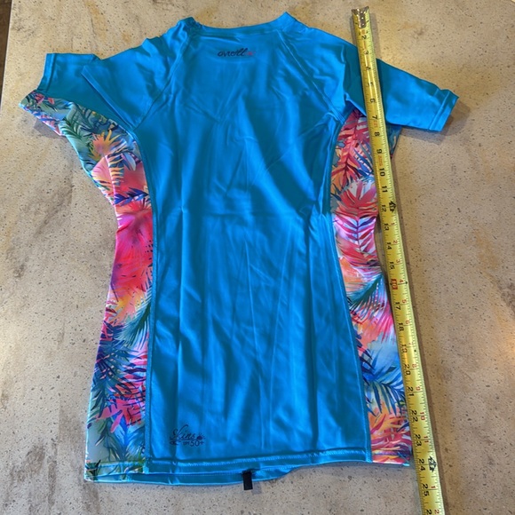 O’Neill Women’s Rash Guard - Picture 2 of 3
